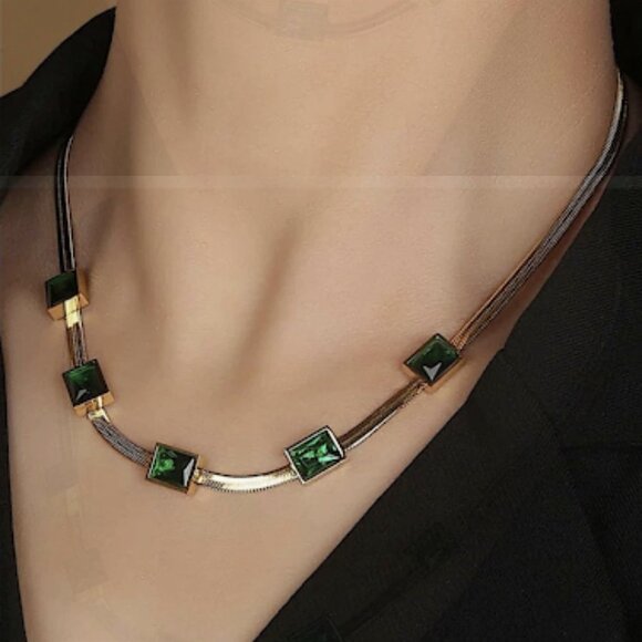 18K GOLD PLATED EMERALD GREEN STONE NECKLACE - Picture 4 of 6